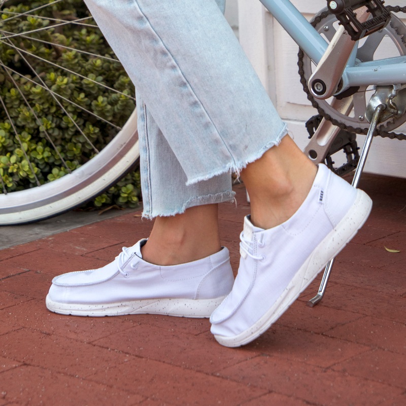 Women's Reef Cushion Coast Sneakers White | 4CYljqw2U0P